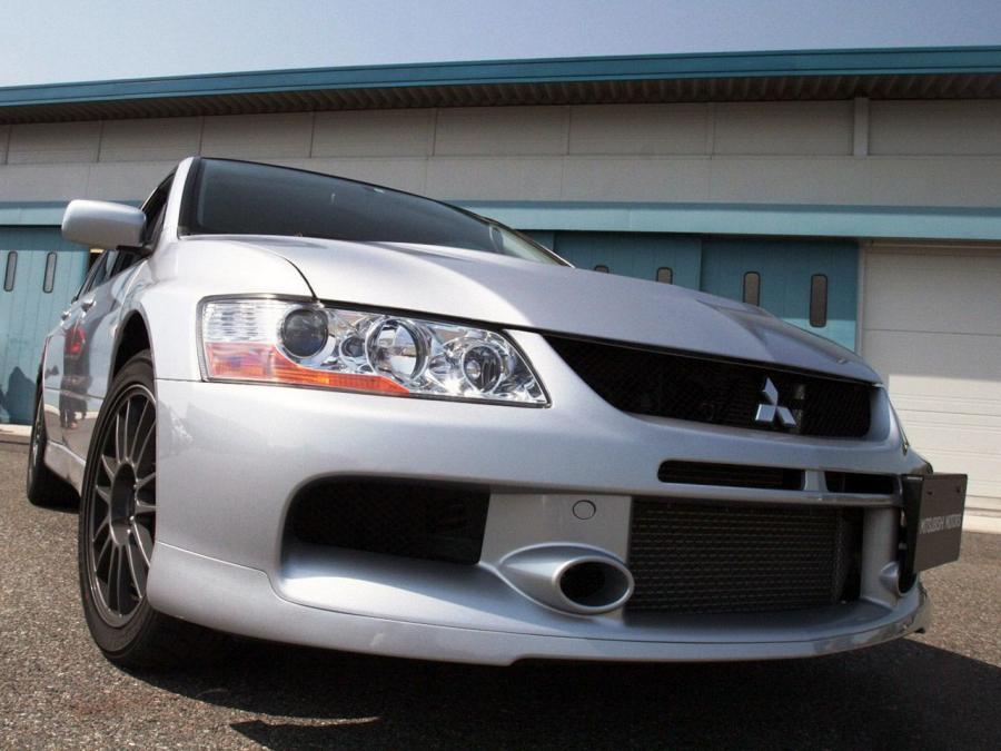  Mitsubishi Lancer Evolution IX Wagon 2005 года  (фото 17 из 22)